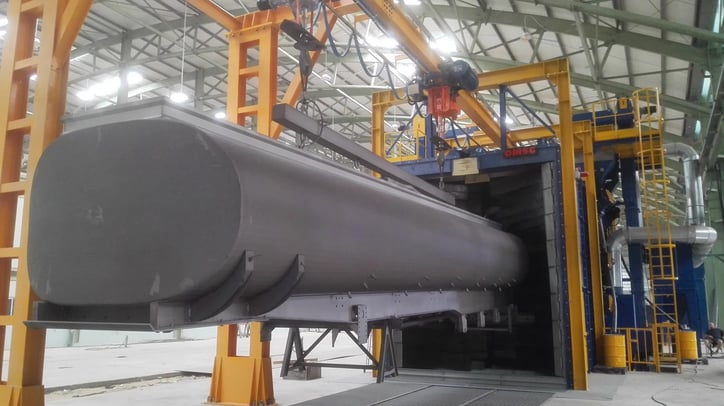 Granigliatrice a passaggio modello Tunnelblast per grandi strutture da lavorare